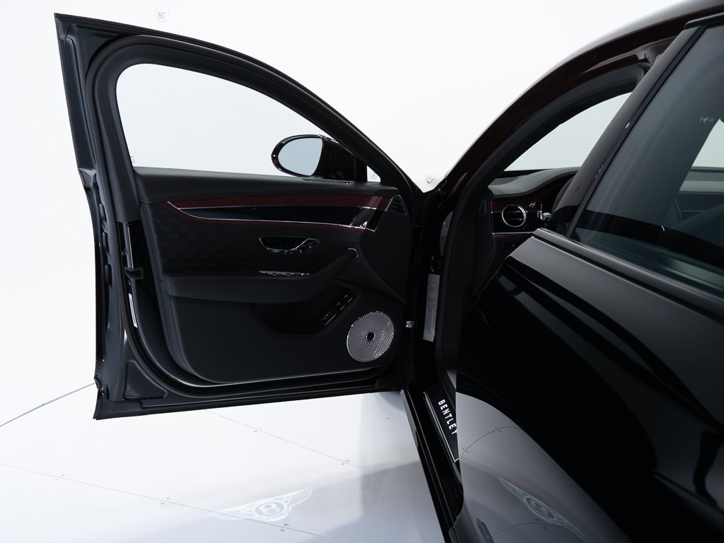 Certified 2025 Bentley Flying Spur Plug-In Hybrid image 10