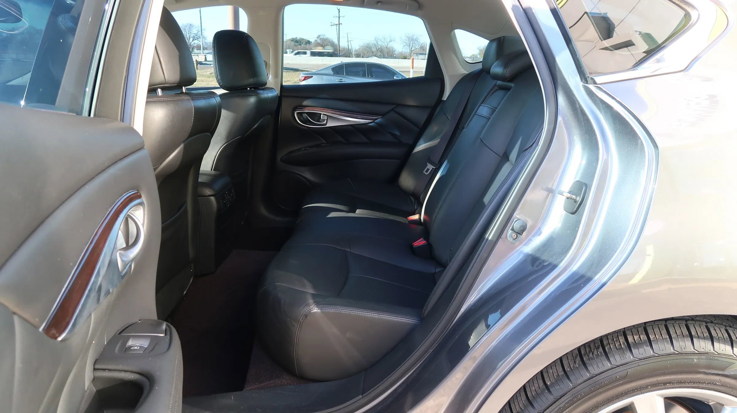 Used 2017 INFINITI Q70 3.7 image 19