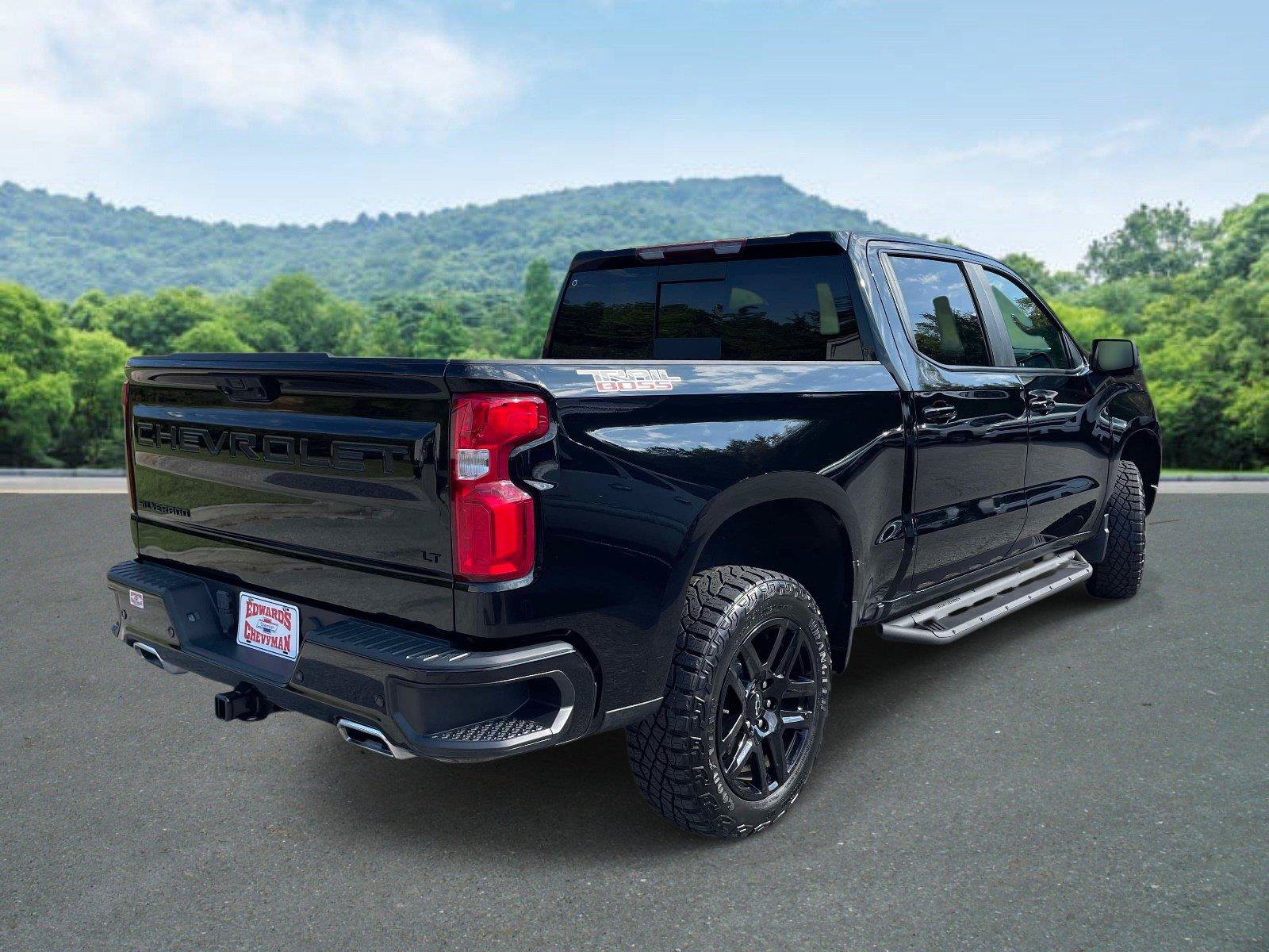 Used 2023 Chevrolet Silverado 1500 LT Trail Boss w/ LT Trail Boss Premium Package AWD/4WD image 3