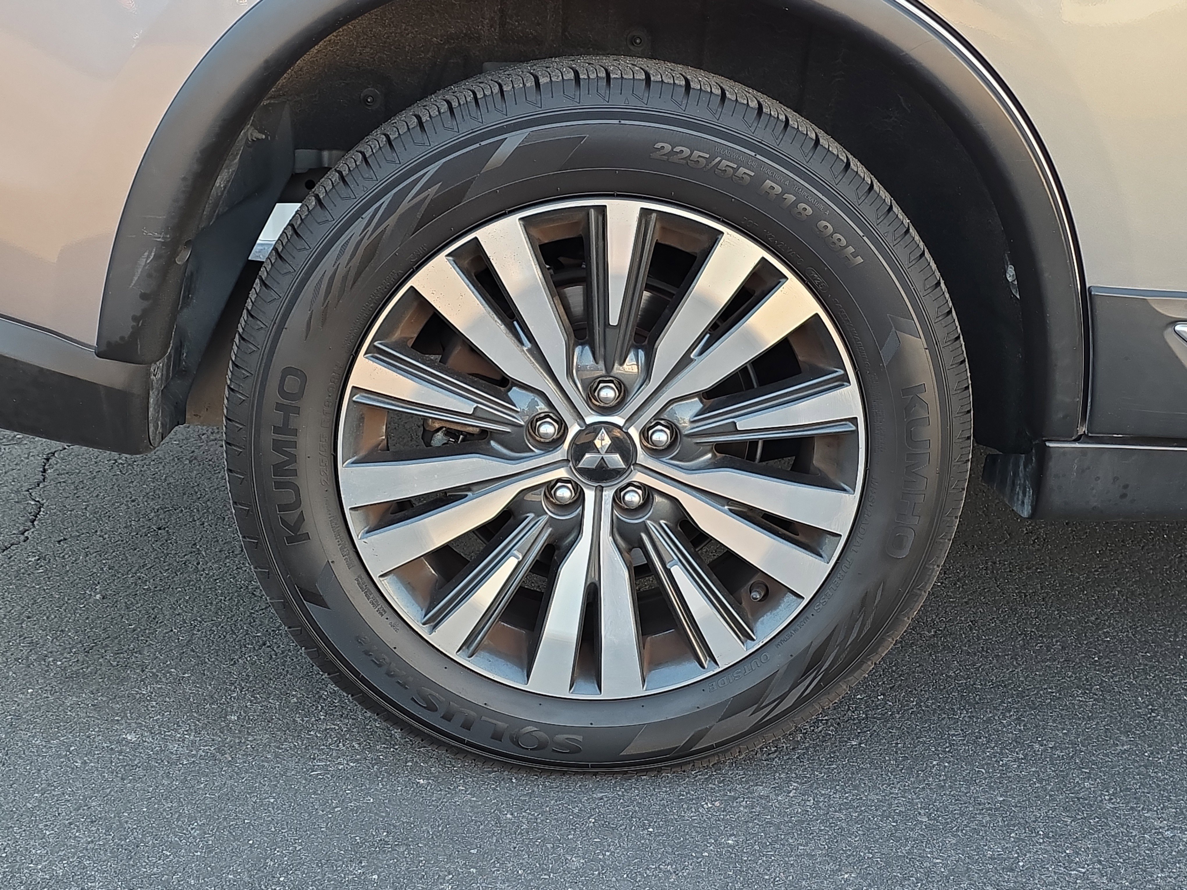 Used 2020 Mitsubishi Outlander LE image 9