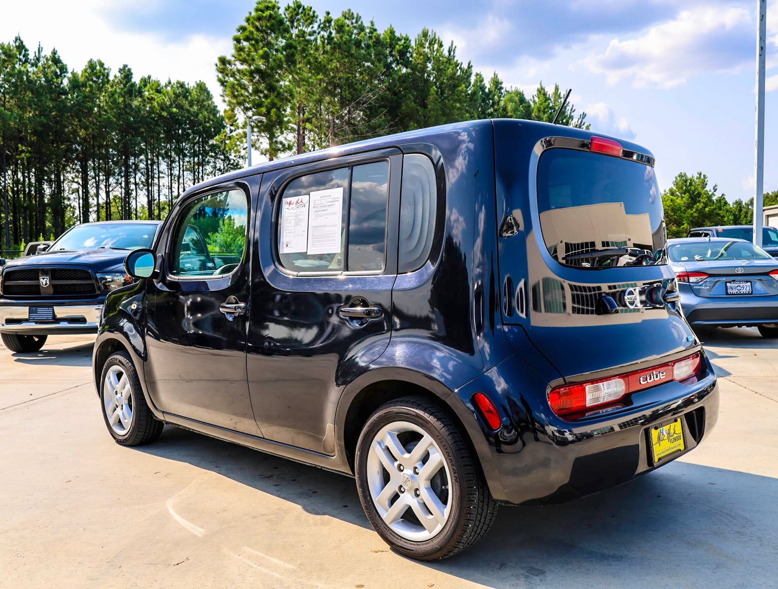 Used 2014 Nissan Cube 1.8 SL w/ SL Preferred Package FWD image 4