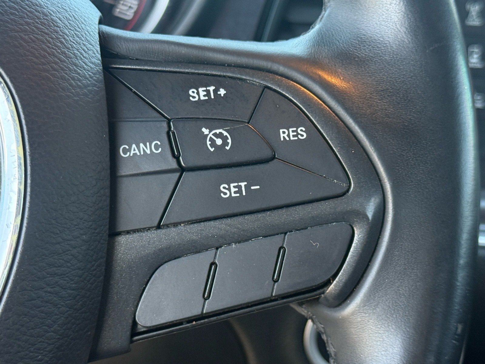 Used 2016 Dodge Challenger SXT RWD image 14