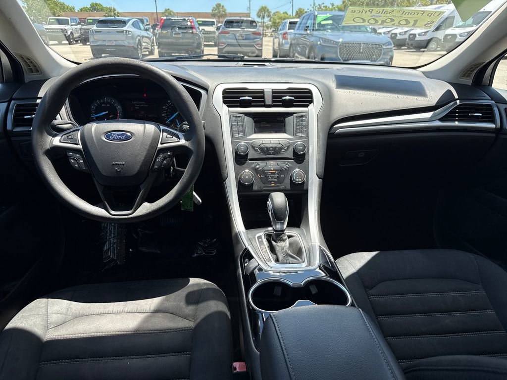 Used 2015 Ford Fusion SE FWD image 6