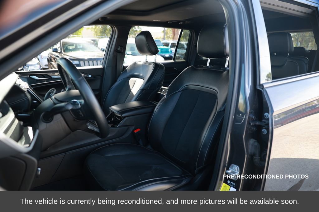 Used 2022 Jeep Grand Cherokee L Laredo image 10