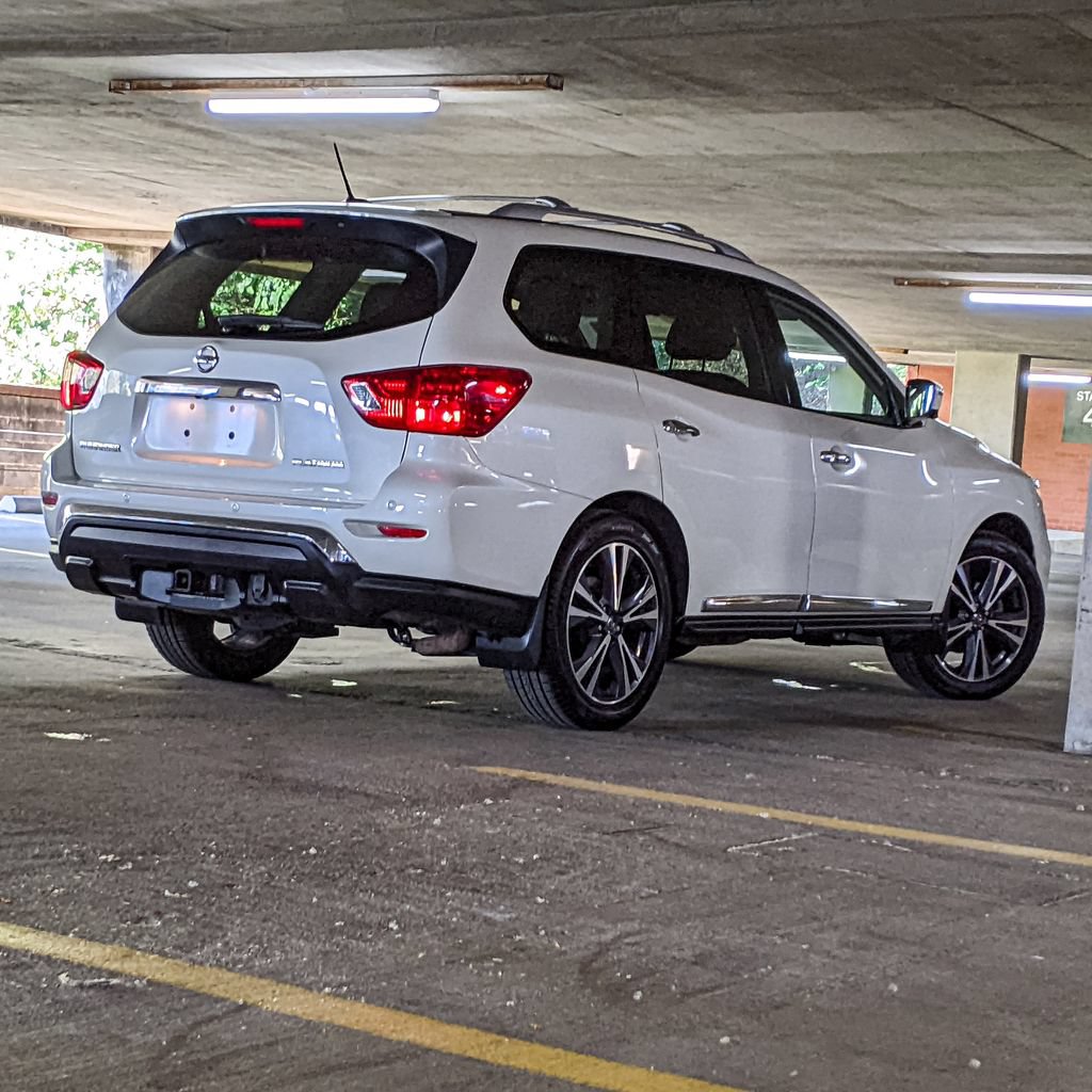 Used 2017 Nissan Pathfinder Platinum FWD image 4