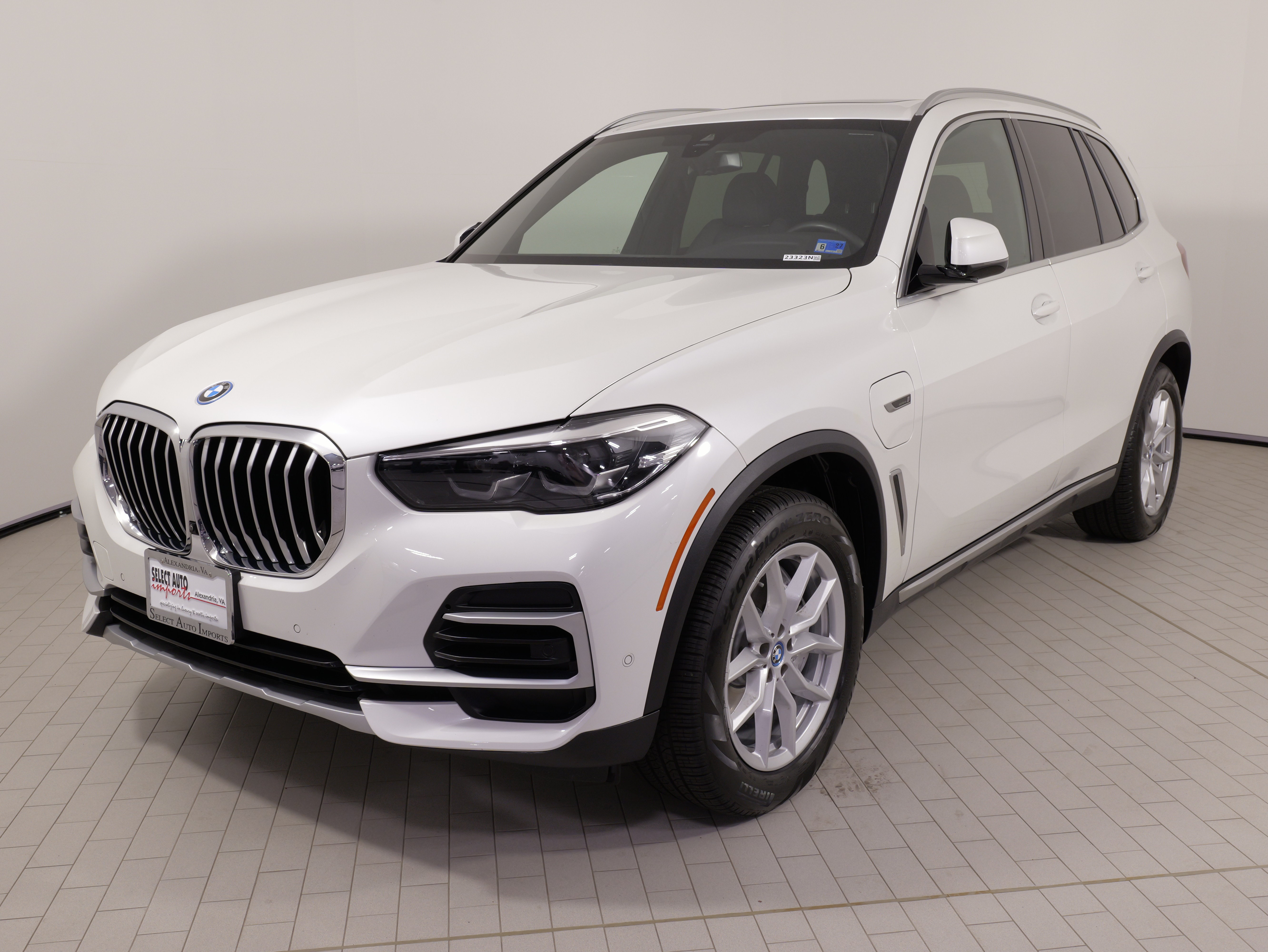 Used 2022 BMW X5 xDrive45e w/ Parking Assistance Package AWD/4WD image 4