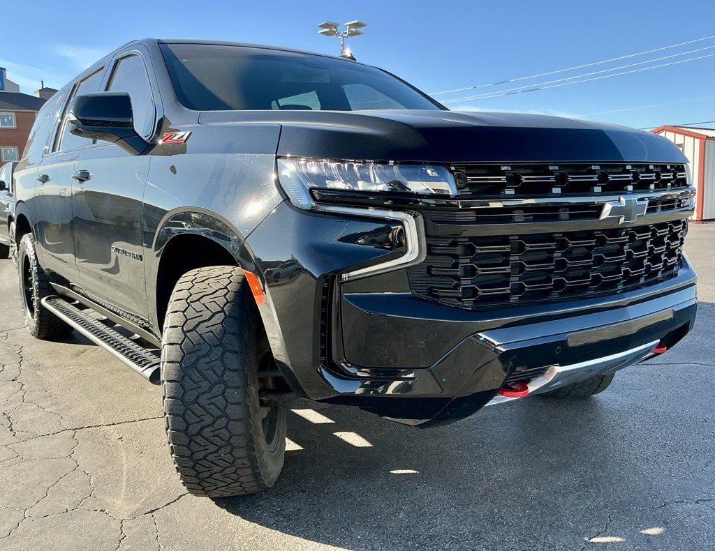 Used 2023 Chevrolet Suburban Z71 w/ Luxury Package image 2
