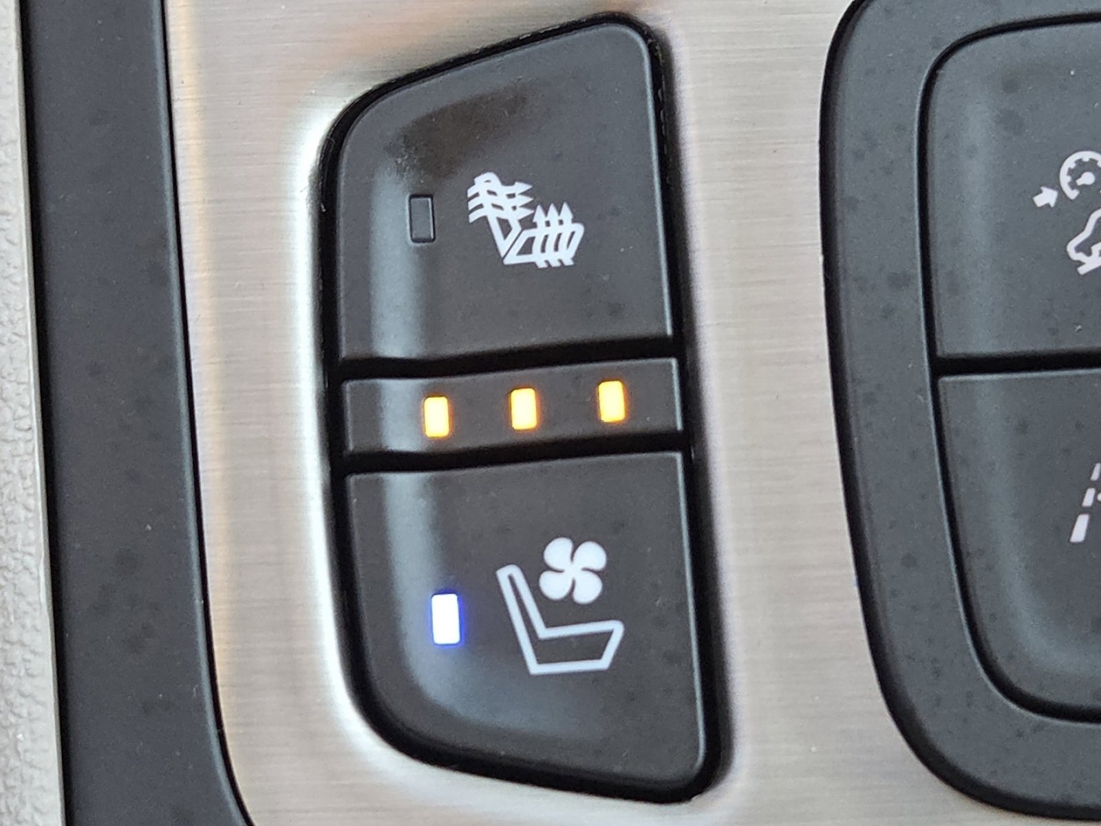 Used 2024 GMC Terrain Denali w/ Denali Premium Package image 7