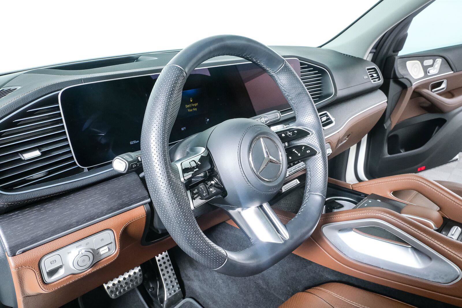 Used 2024 Mercedes-Benz GLS 580 4MATIC image 5