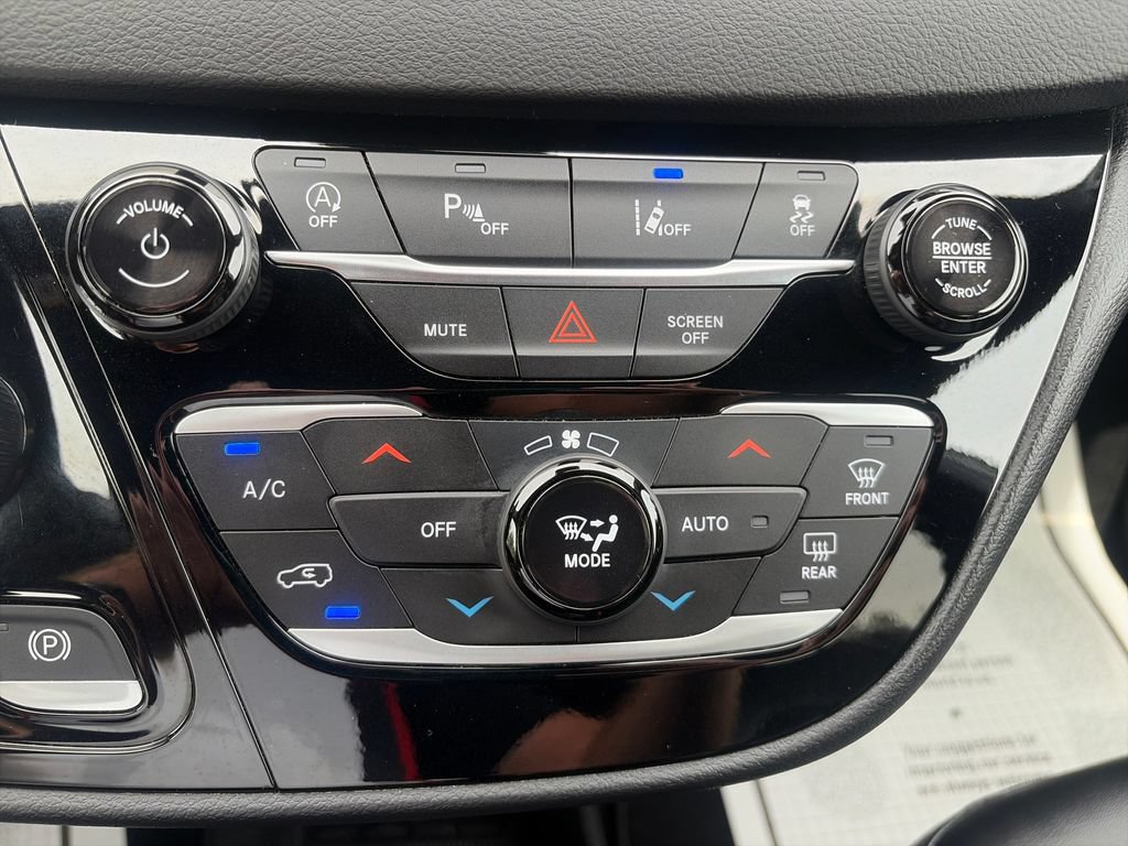 Used 2026 Chrysler Pacifica Select FWD image 18
