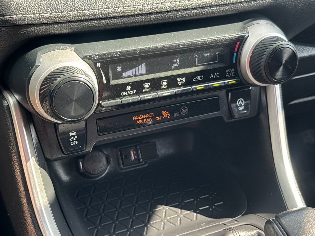 Used 2019 Toyota RAV4 LE w/ All Weather Liner Package AWD/4WD image 23