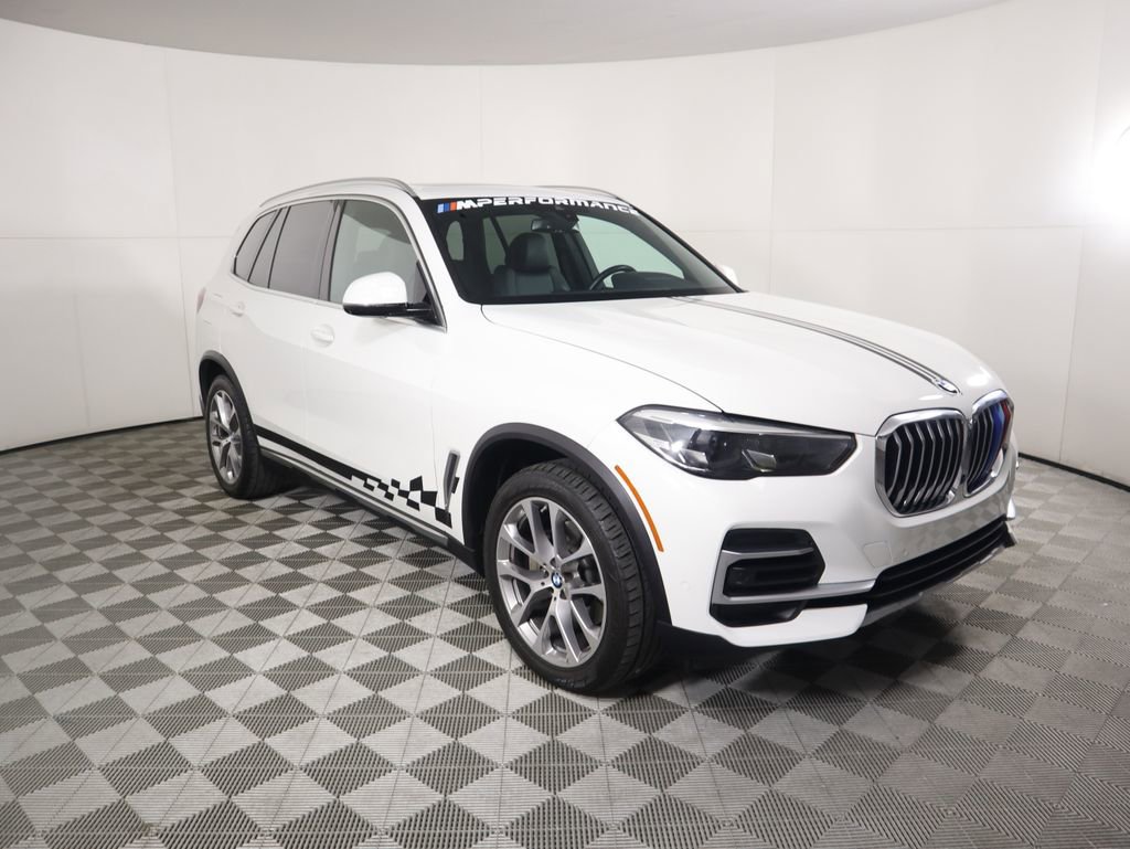 Used 2022 BMW X5 sDrive40i w/ Parking Assistance Package image 3