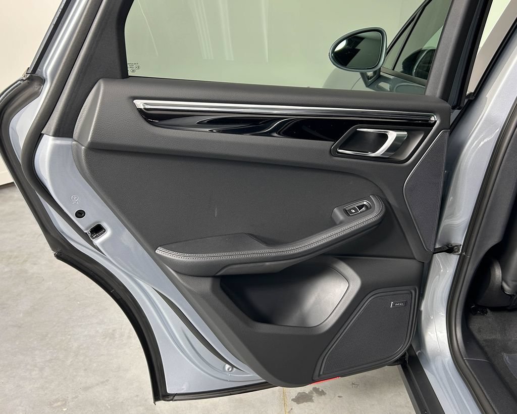 New 2026 Porsche Macan AWD/4WD image 28