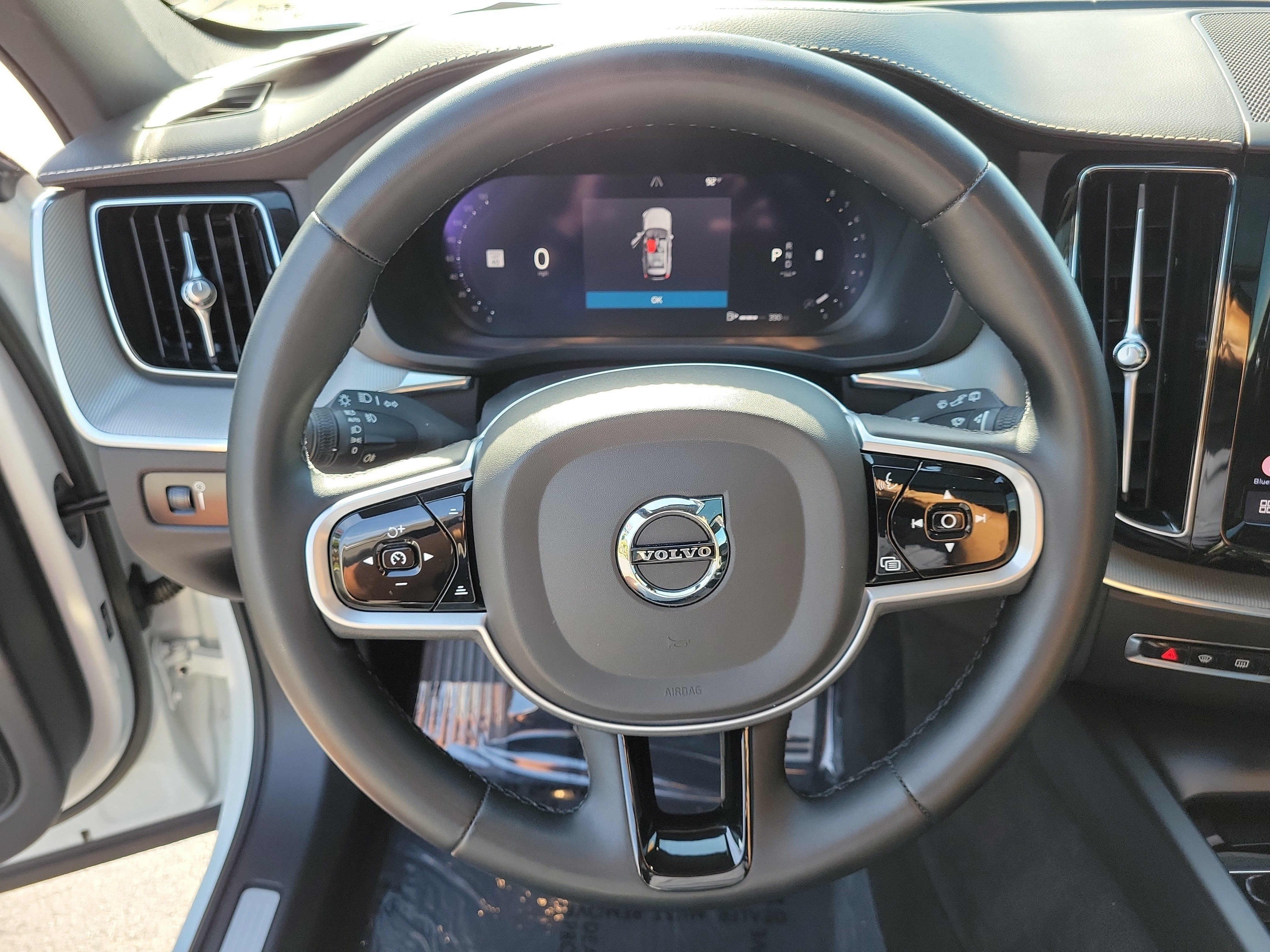 Used 2022 Volvo XC60 B5 R-Design w/ Protection Package Premier FWD image 28
