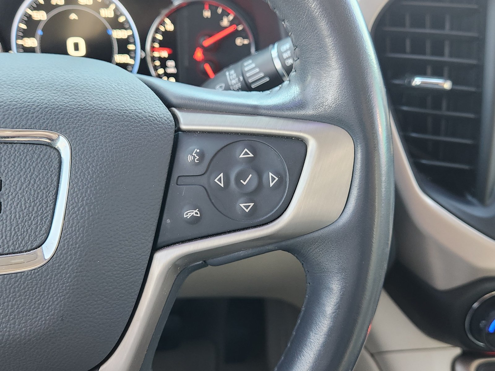 Used 2021 GMC Acadia Denali w/ Denali Technology Package FWD image 32