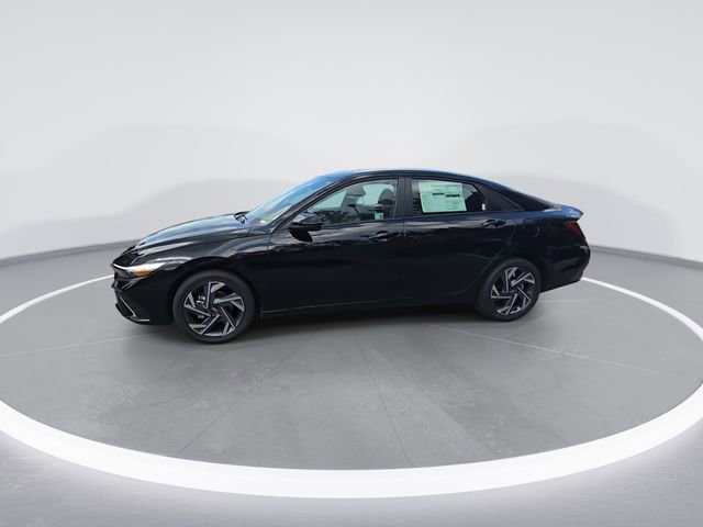 New 2025 Hyundai Elantra SEL video 4