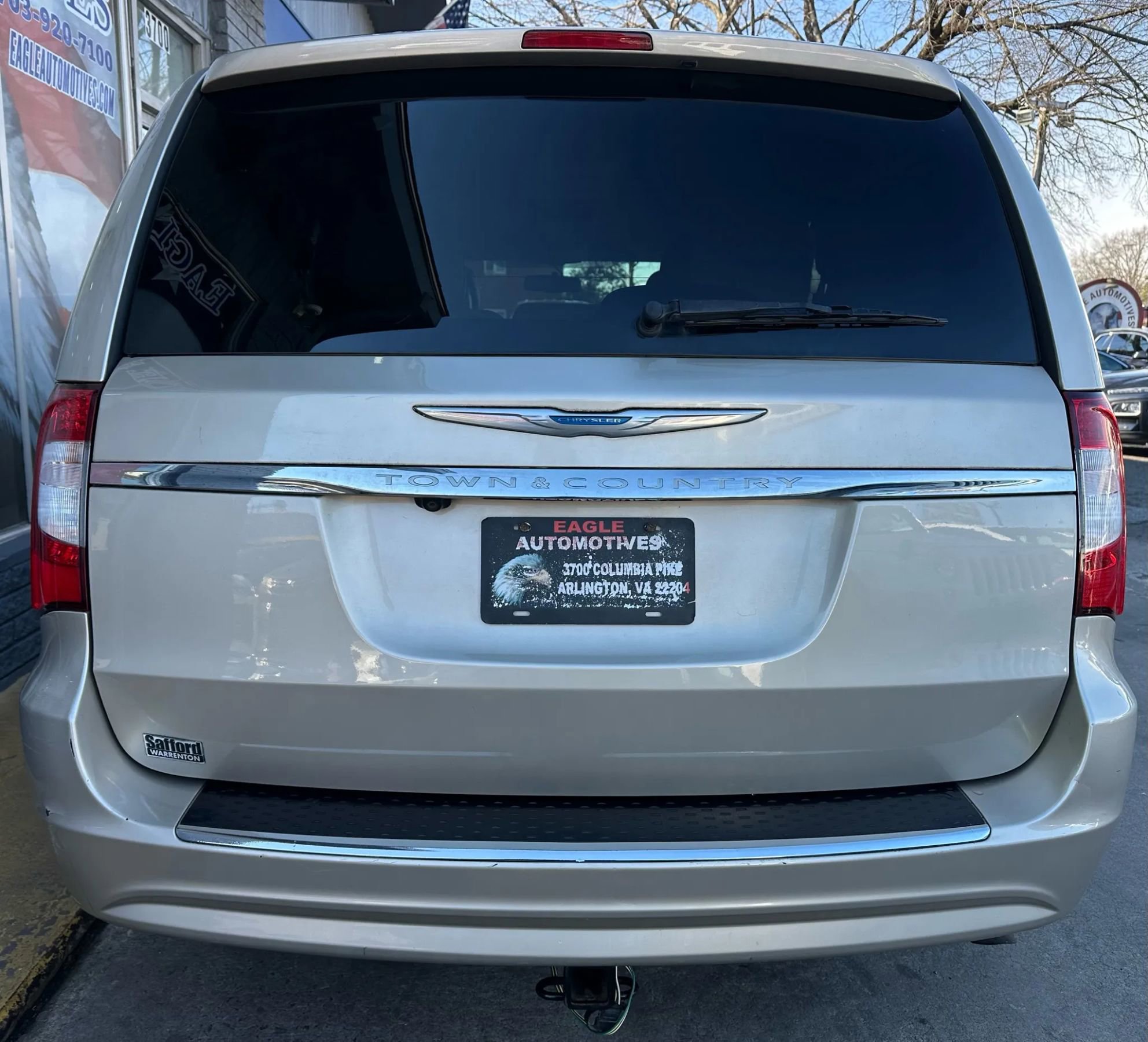 Used 2016 Chrysler Town & Country Touring FWD image 4