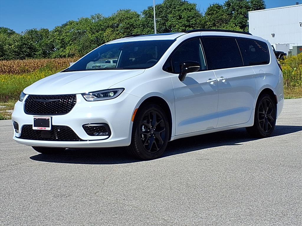 New 2026 Chrysler Pacifica Limited w/ S Appearance Package image 33