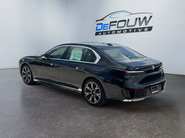 Used 2025 BMW i7 xDrive60 w/ Premium Package image 5