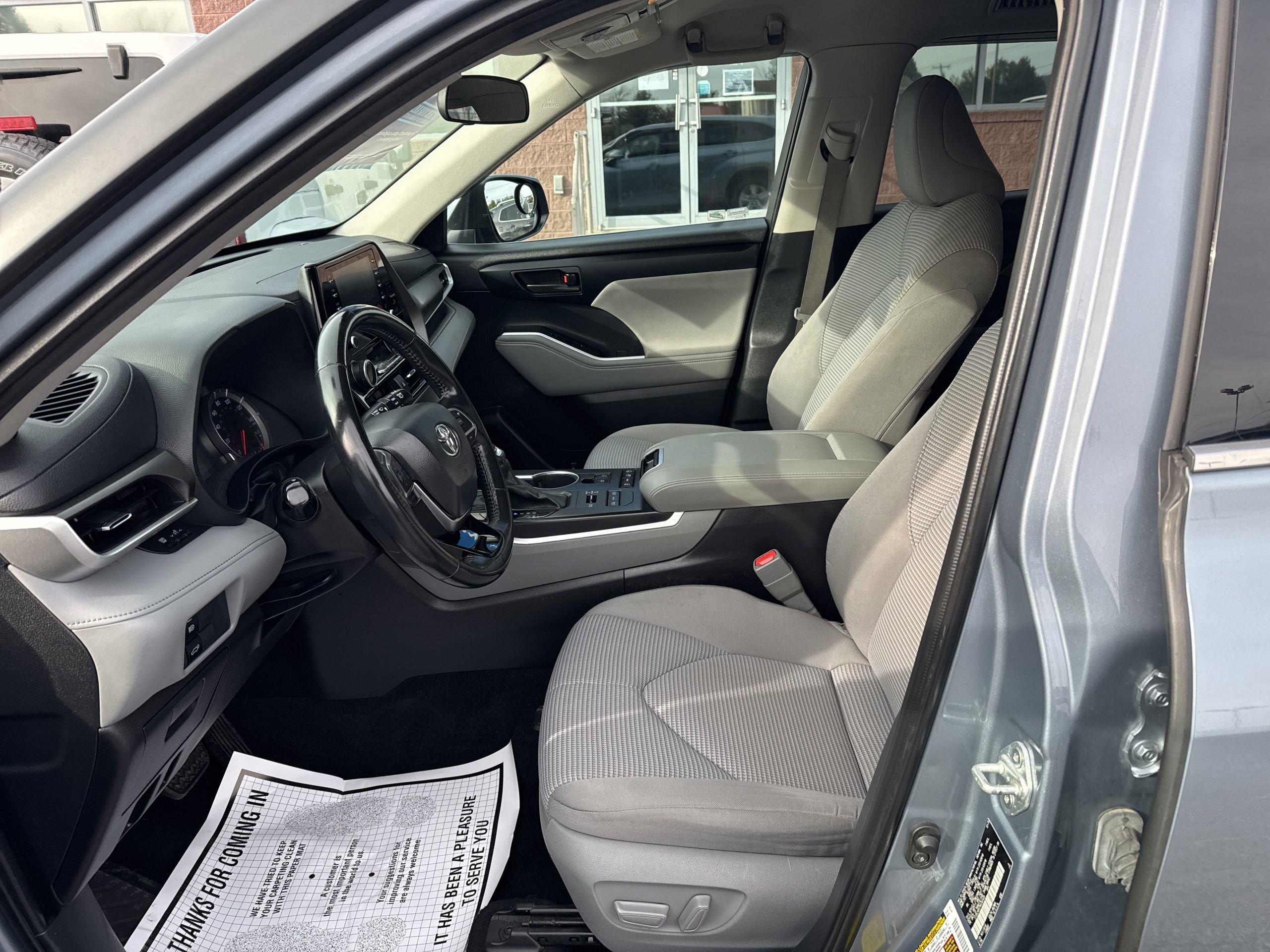 Used 2021 Toyota Highlander LE AWD/4WD image 12