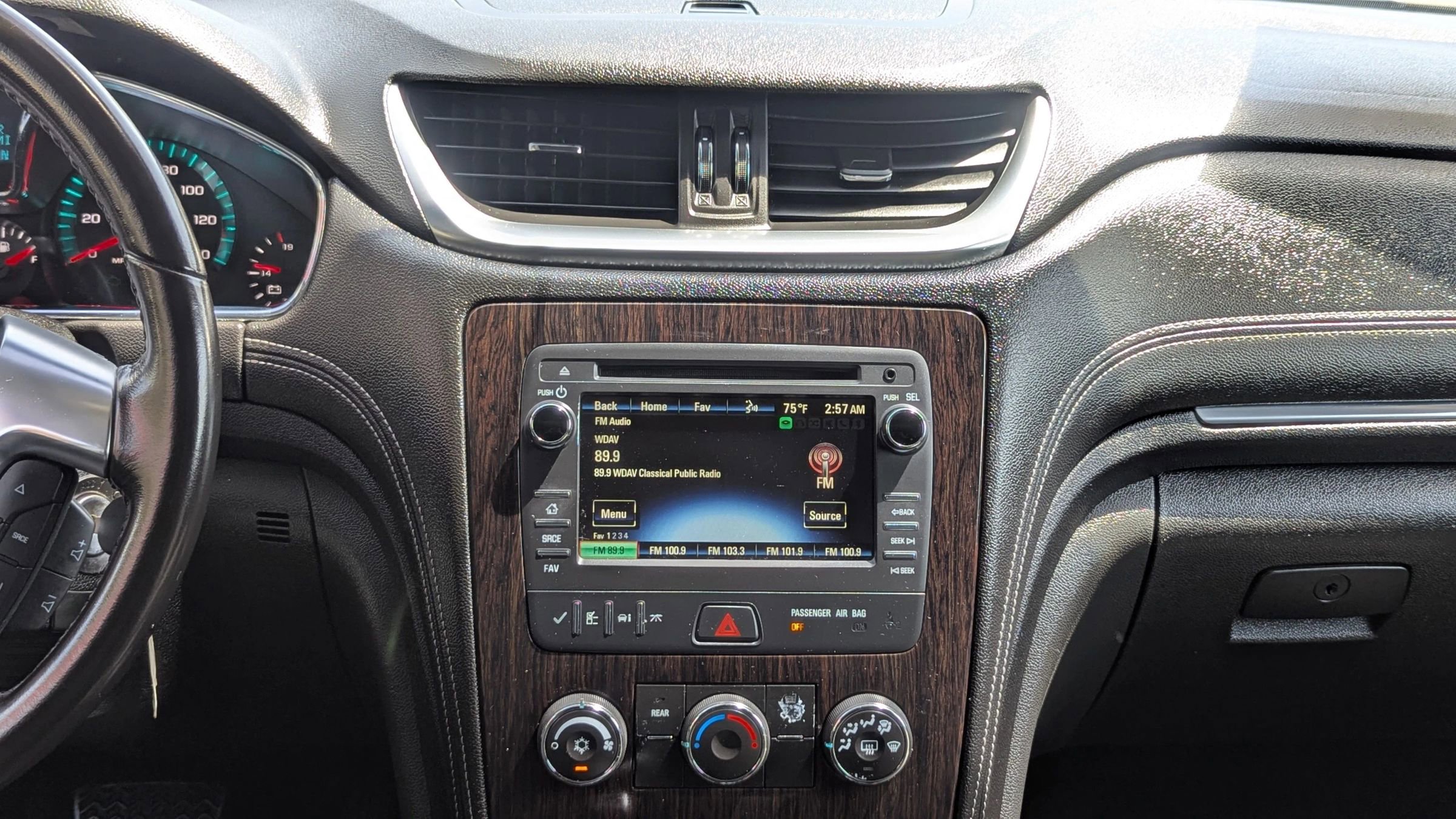 Used 2016 Chevrolet Traverse LT w/ Style and Technology Package FWD image 14