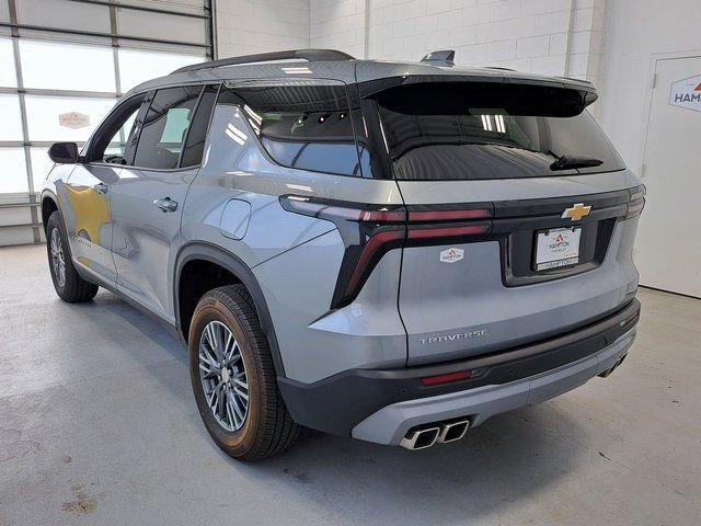 Used 2025 Chevrolet Traverse LT image 8
