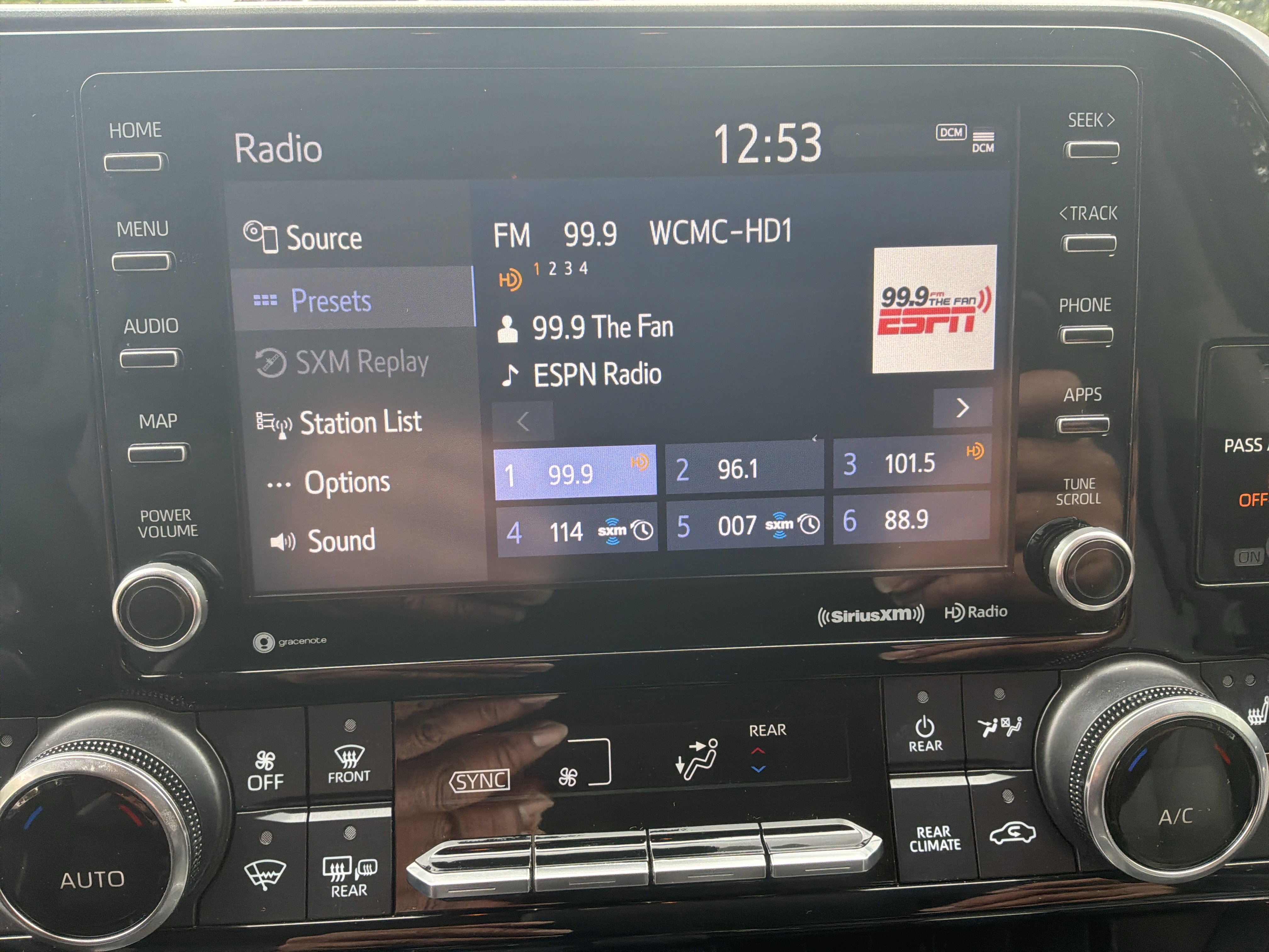 Used 2022 Toyota Highlander XLE FWD image 23