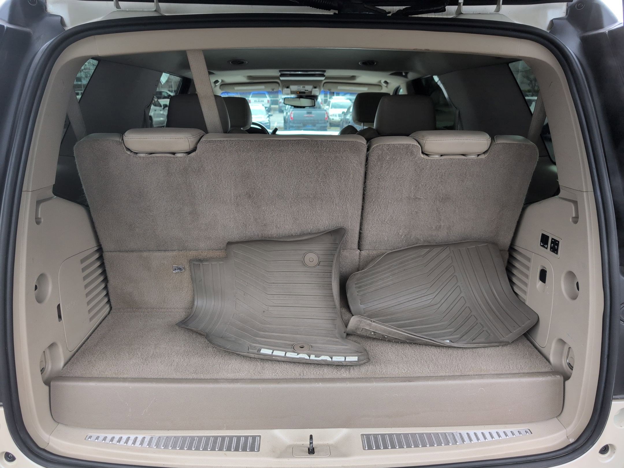 Used 2015 Cadillac Escalade Premium image 32