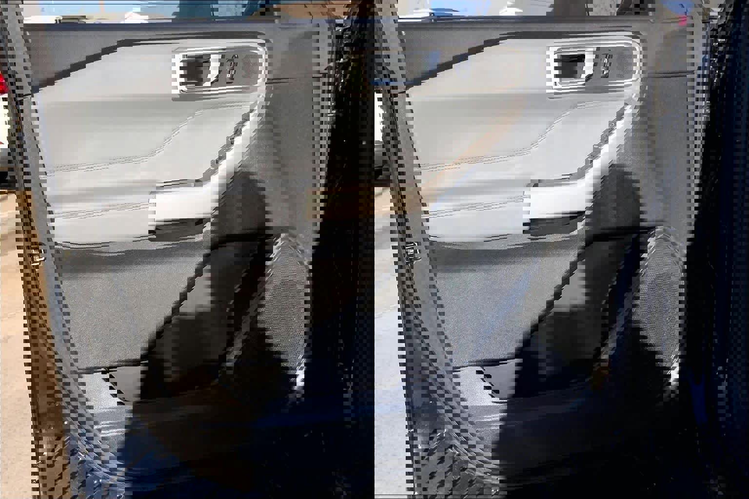 Used 2022 Ford Explorer XLT w/ Equipment Group 202A image 22