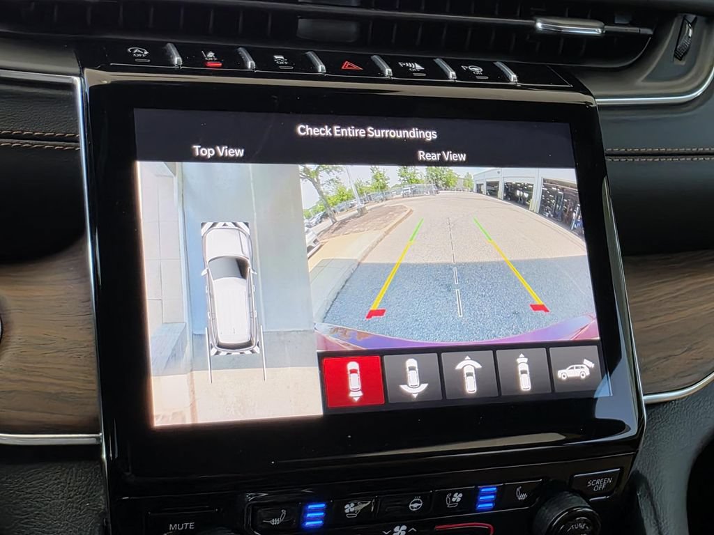 Used 2025 Jeep Grand Cherokee Summit AWD/4WD image 17