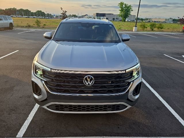 Used 2025 Volkswagen Atlas Cross Sport SE AWD/4WD image 6