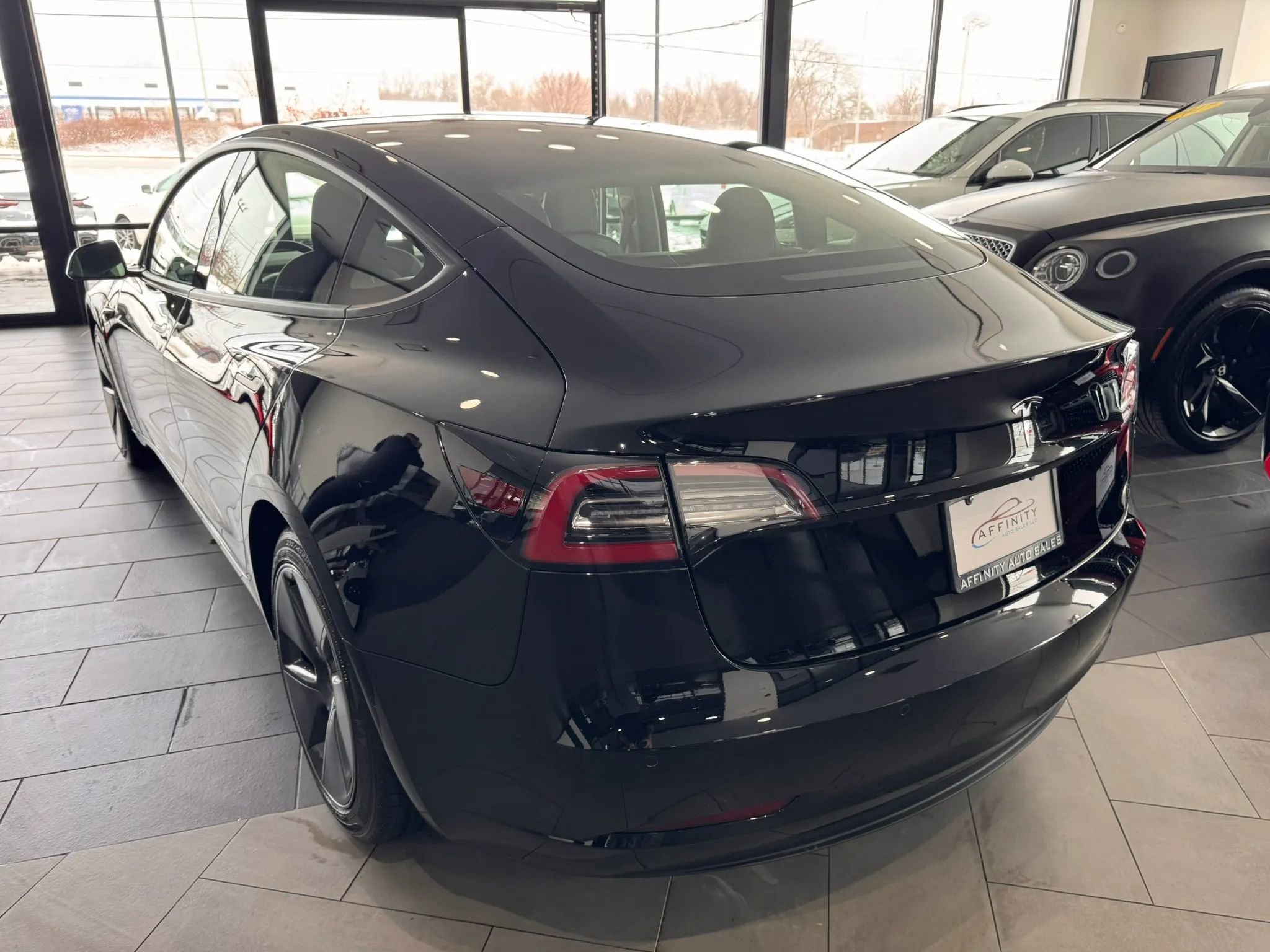 Used 2021 Tesla Model 3 Standard Range Plus image 3