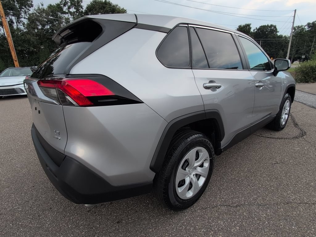Used 2024 Toyota RAV4 LE AWD/4WD image 7