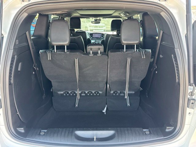 Used 2026 Chrysler Pacifica Limited FWD image 7