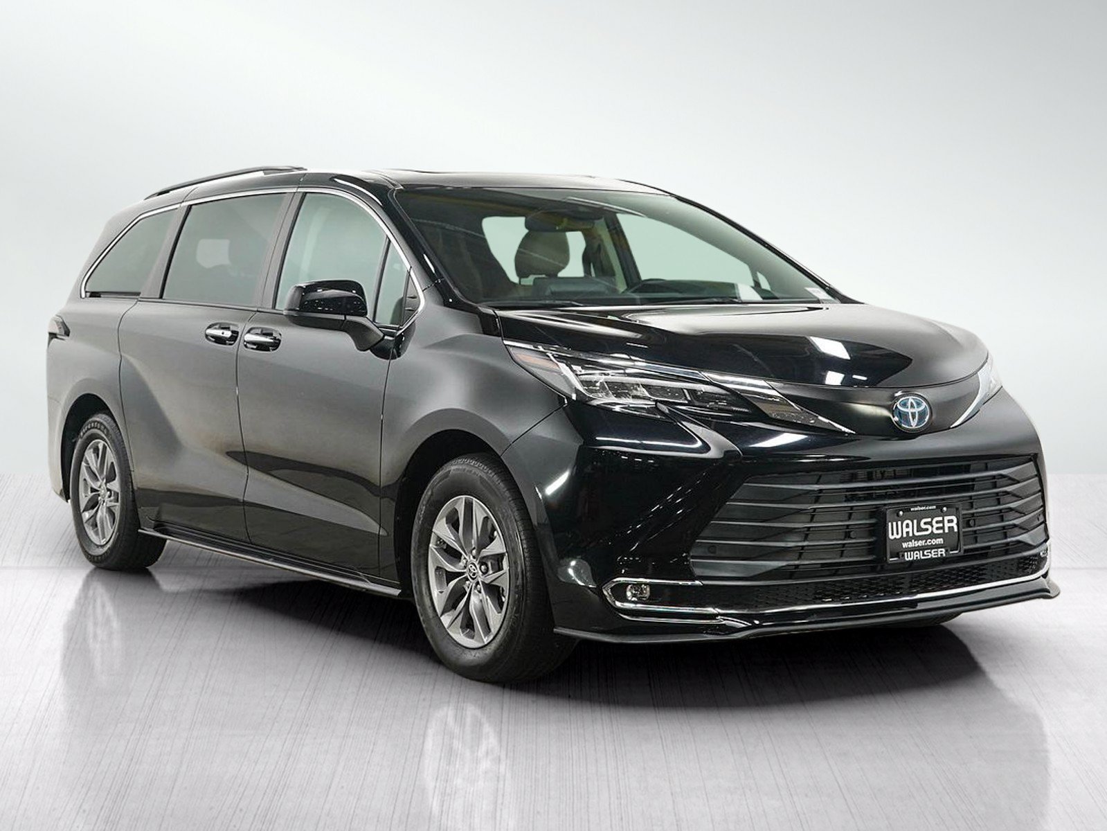 Used 2023 Toyota Sienna XLE w/ XLE Plus Package AWD/4WD image 7