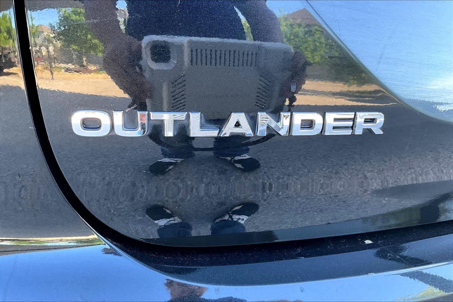 Used 2023 Mitsubishi Outlander SE Black Edition image 10
