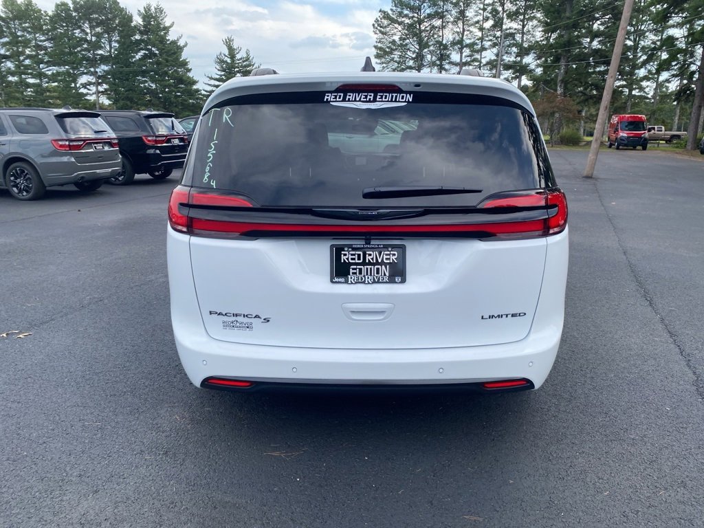 New 2026 Chrysler Pacifica Limited w/ S Appearance Package image 6