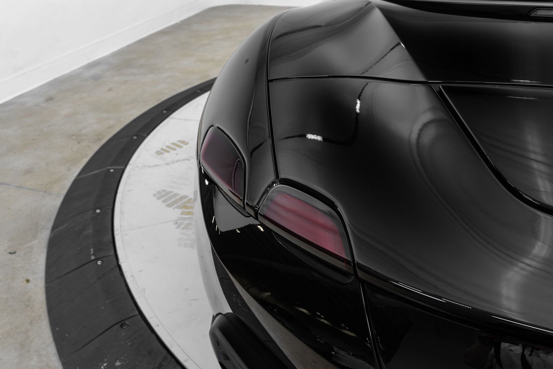 Certified 2025 Ferrari Roma Spider RWD image 50