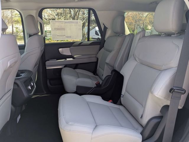 New 2026 Ford Expedition Active image 13