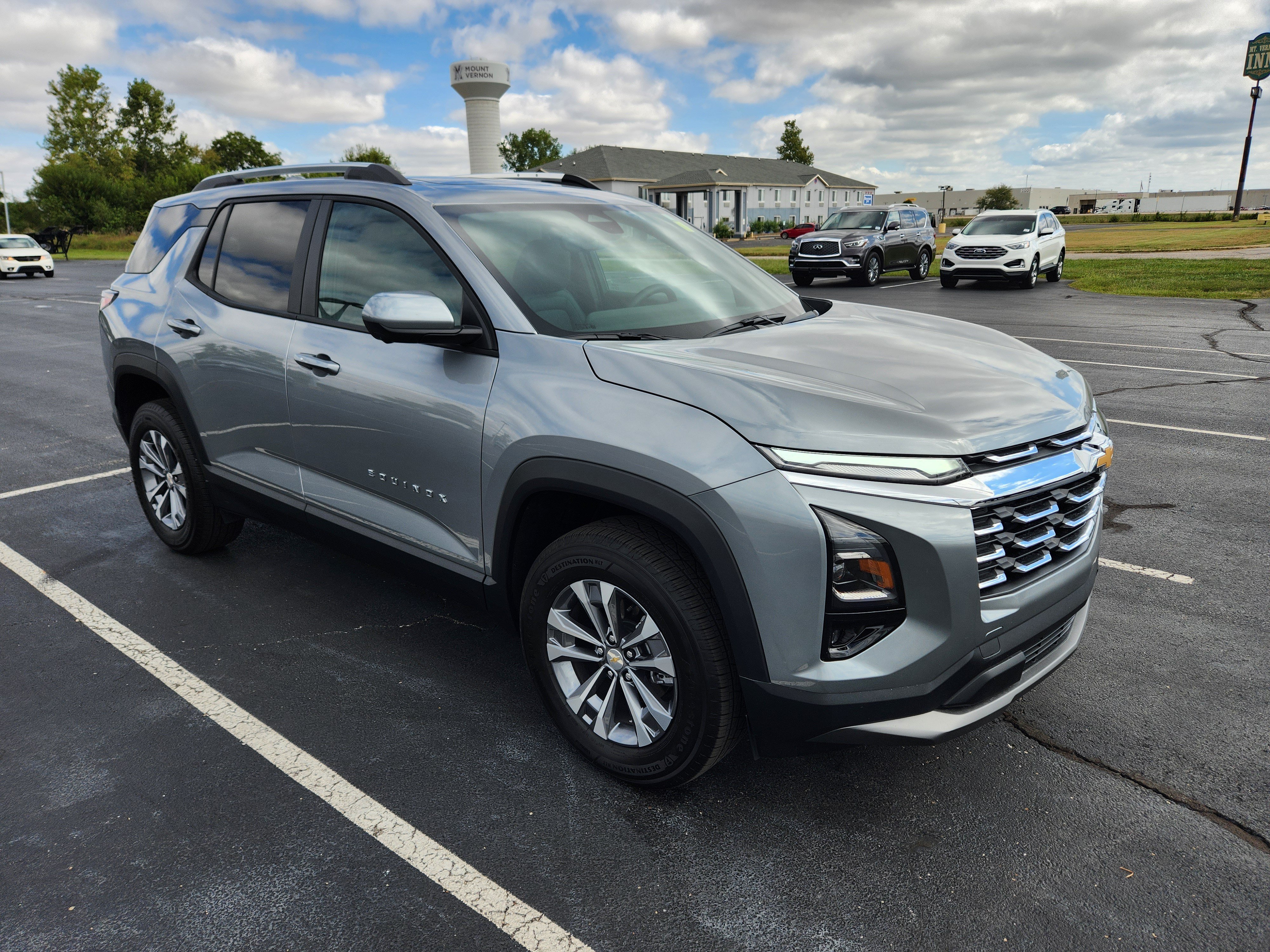 Used 2026 Chevrolet Equinox LT w/ Convenience Package II FWD image 9