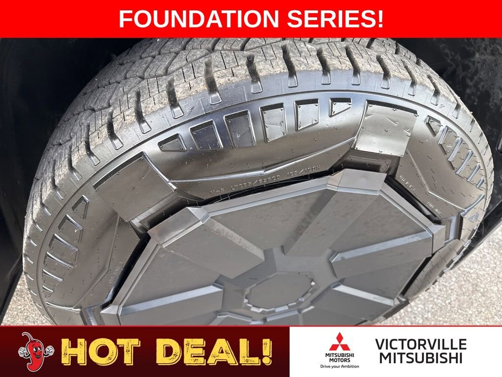 Used 2024 Tesla Cybertruck AWD Crew Cab image 16