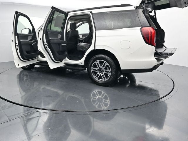Certified 2025 Ford Expedition Active AWD/4WD image 45
