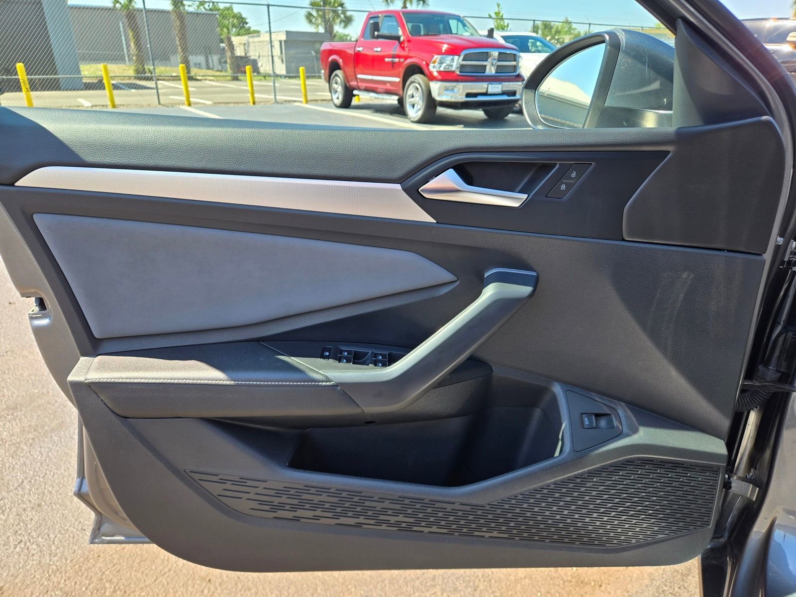 Used 2025 Volkswagen Jetta SE image 21