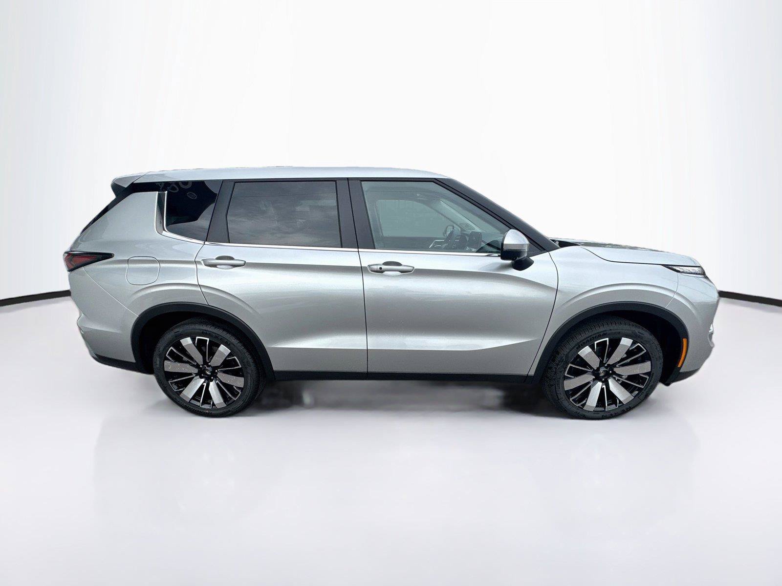 New 2026 Mitsubishi Outlander SE AWD/4WD image 6