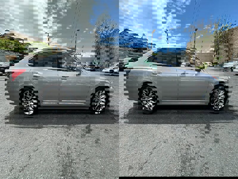 Used 2014 Hyundai Equus Signature RWD image 4