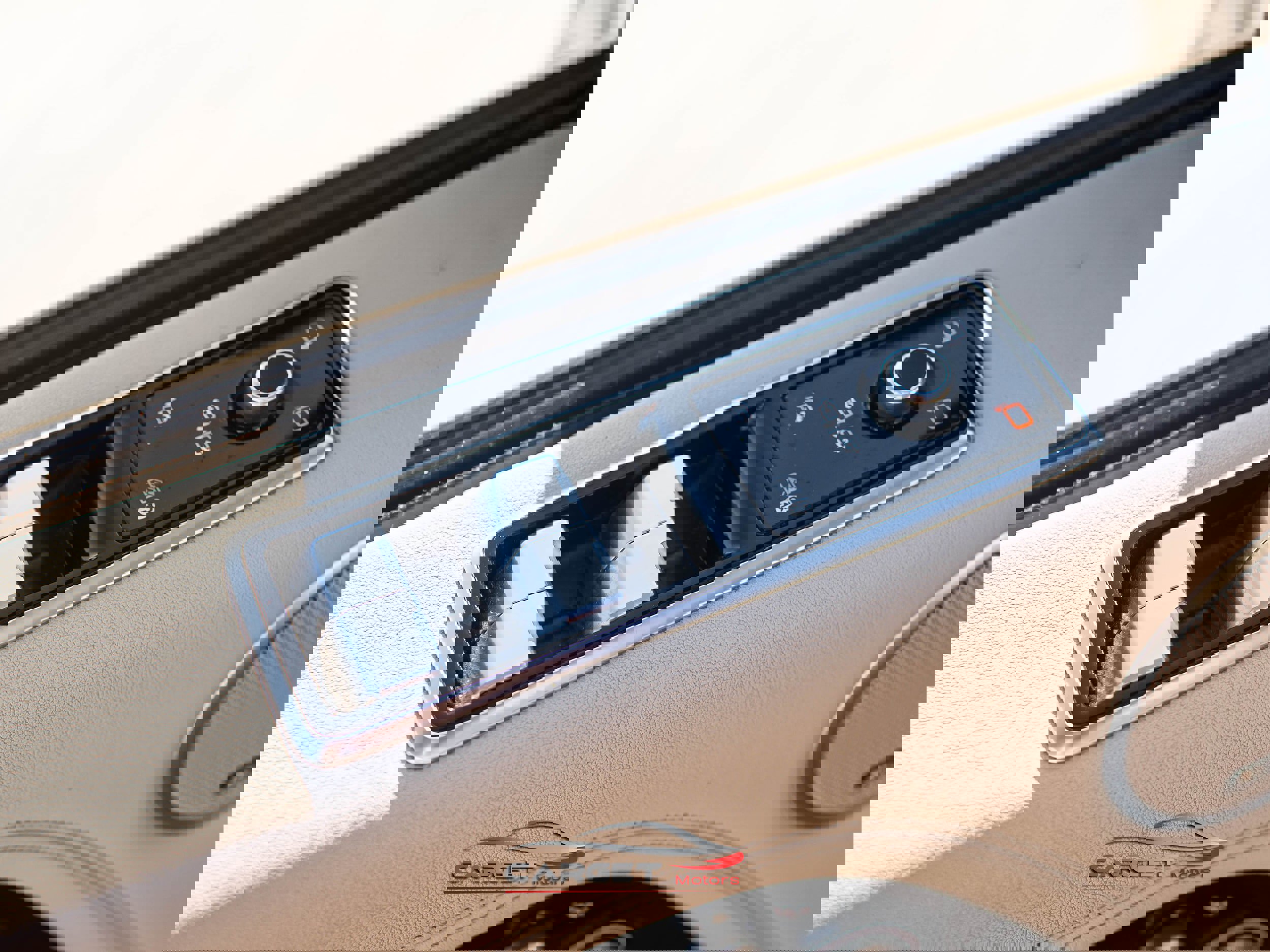 Used 2020 Land Rover Range Rover HSE image 40