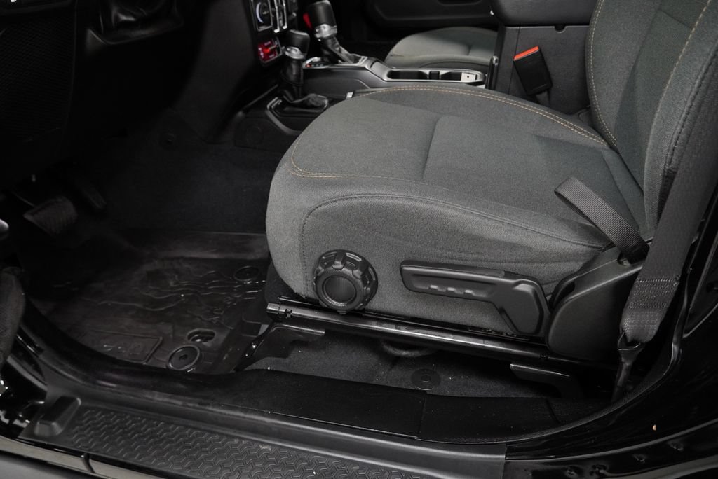 Used 2024 Jeep Wrangler Unlimited AWD/4WD image 44