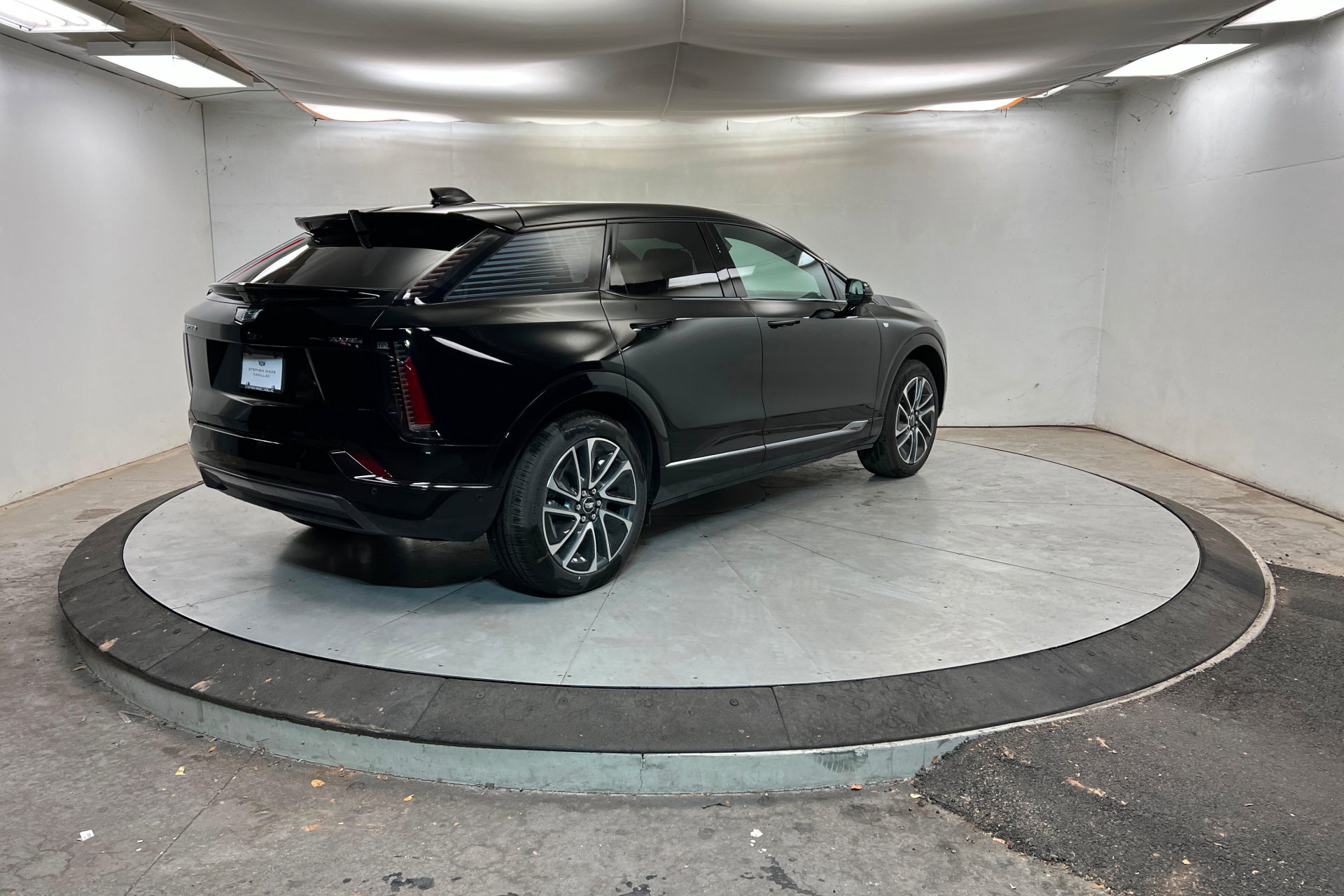 New 2026 Cadillac Optiq Sport 2 w/ LPO, Floor Liner Package AWD/4WD image 6