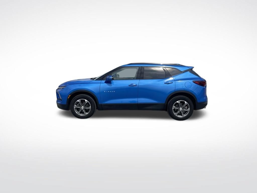 Used 2024 Chevrolet Blazer LT FWD image 2