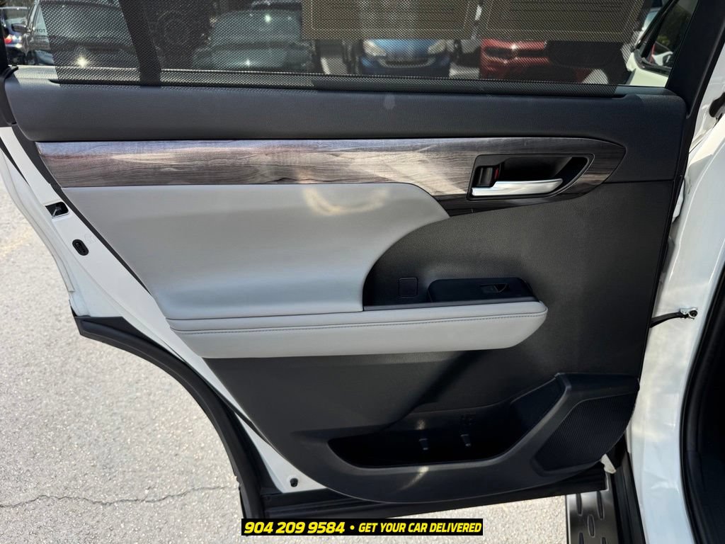 Used 2021 Toyota Highlander Limited FWD image 28